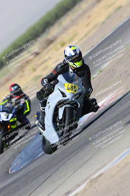 media/Aug-19-2022-TrackDaz (Fri) [[a0110a8595]]/Club Race/10am (Outside Grapevine)/